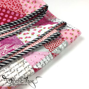 Pink HSTs Quilt | mell-meyer.de